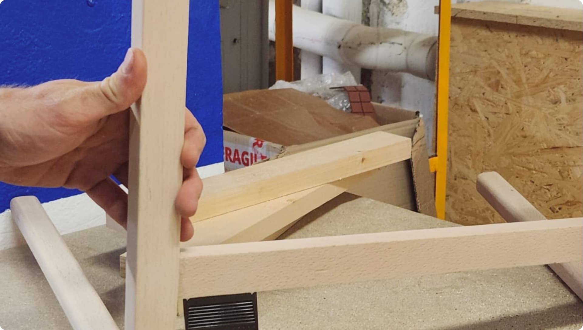 Tabourets en bois fabriqués en cours